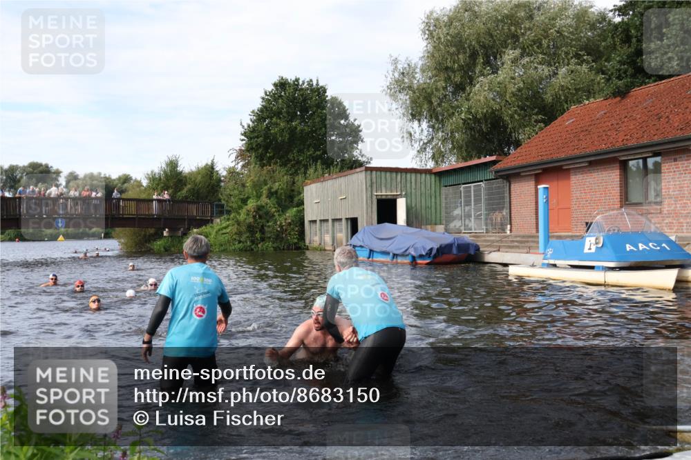 31.08.2025 - Elbe Triathlon Hamburg Luisa Fischer http://msf.ph/oto/8683150 31.08.2025 10:13:30 Schwimmen 979, 1021, 1035, 1055 meine-sportfotos.de