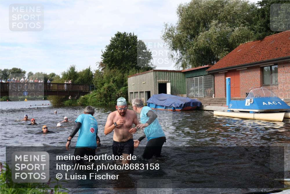31.08.2025 - Elbe Triathlon Hamburg Luisa Fischer http://msf.ph/oto/8683158 31.08.2025 10:13:31 Schwimmen 979, 1021, 1055 meine-sportfotos.de