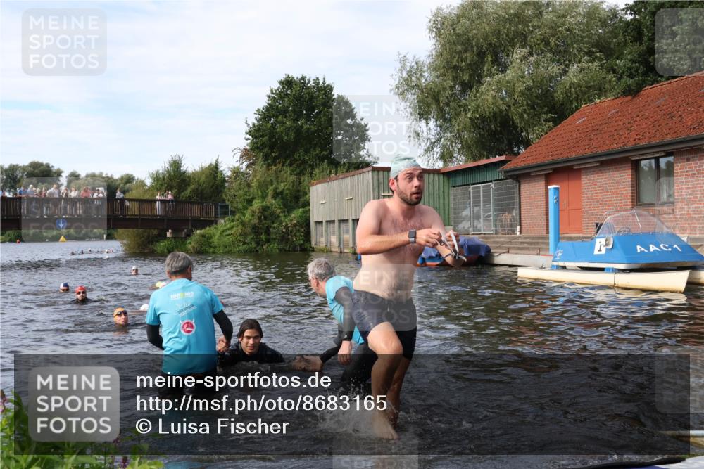 31.08.2025 - Elbe Triathlon Hamburg Luisa Fischer http://msf.ph/oto/8683165 31.08.2025 10:13:33 Schwimmen 979, 1055 meine-sportfotos.de