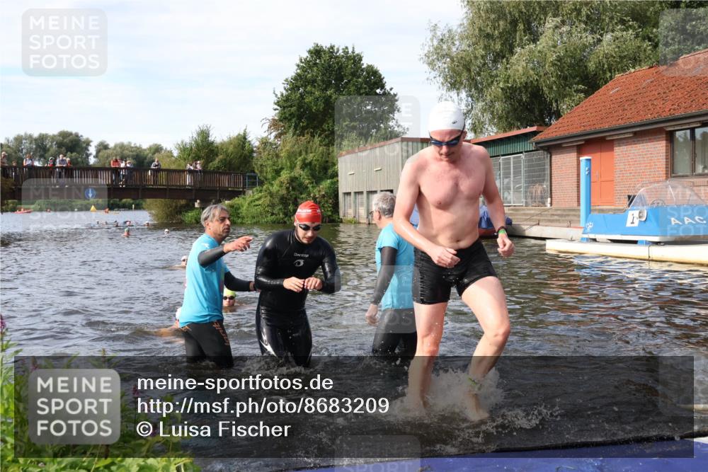 31.08.2025 - Elbe Triathlon Hamburg Luisa Fischer http://msf.ph/oto/8683209 31.08.2025 10:13:49 Schwimmen 934, 1029, 1054, 1059, 1089, 1103, 1108 meine-sportfotos.de