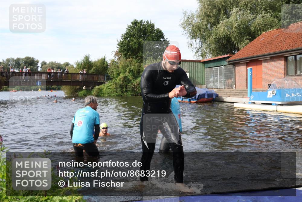 31.08.2025 - Elbe Triathlon Hamburg Luisa Fischer http://msf.ph/oto/8683219 31.08.2025 10:13:51 Schwimmen 1029, 1054, 1059, 1089, 1103, 1108 meine-sportfotos.de