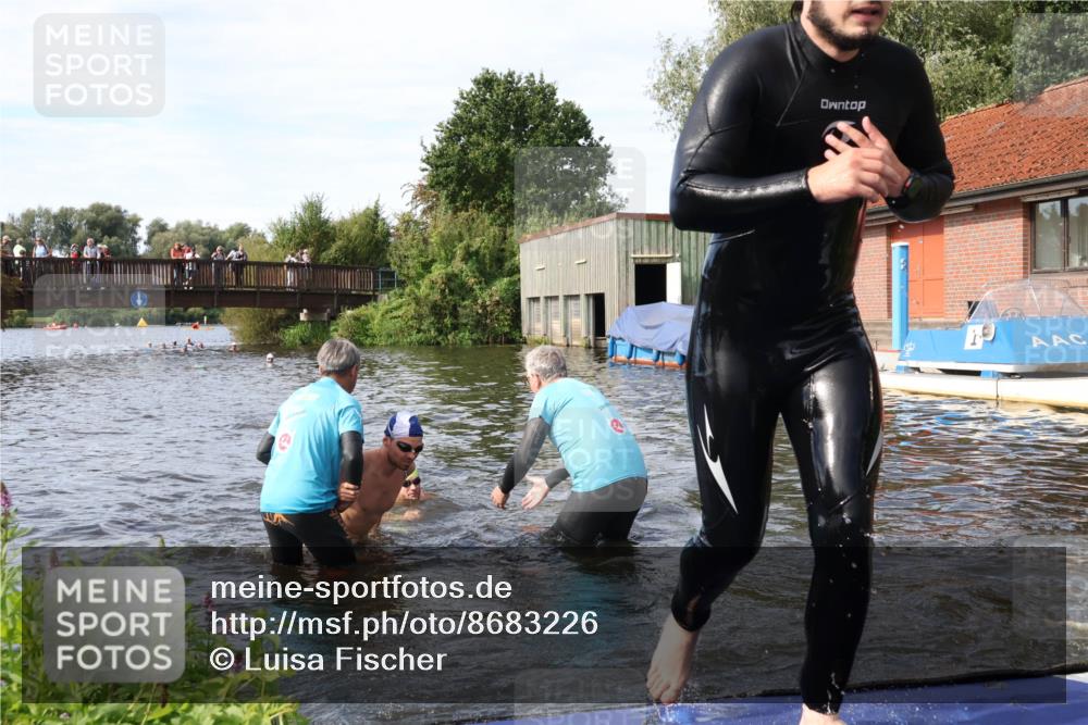 31.08.2025 - Elbe Triathlon Hamburg Luisa Fischer http://msf.ph/oto/8683226 31.08.2025 10:13:52 Schwimmen 1029, 1054, 1059, 1089, 1103, 1108 meine-sportfotos.de