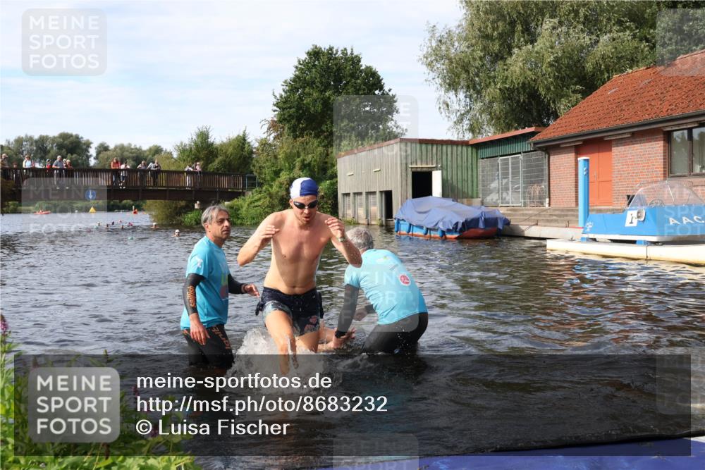 31.08.2025 - Elbe Triathlon Hamburg Luisa Fischer http://msf.ph/oto/8683232 31.08.2025 10:13:53 Schwimmen 1029, 1054, 1059, 1103, 1108 meine-sportfotos.de