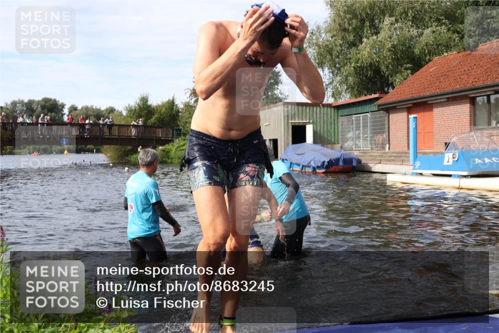 31.08.2025 - Elbe Triathlon Hamburg Luisa Fischer http://msf.ph/oto/8683245 31.08.2025 10:13:56 Schwimmen 1010, 1029, 1054, 1059 meine-sportfotos.de