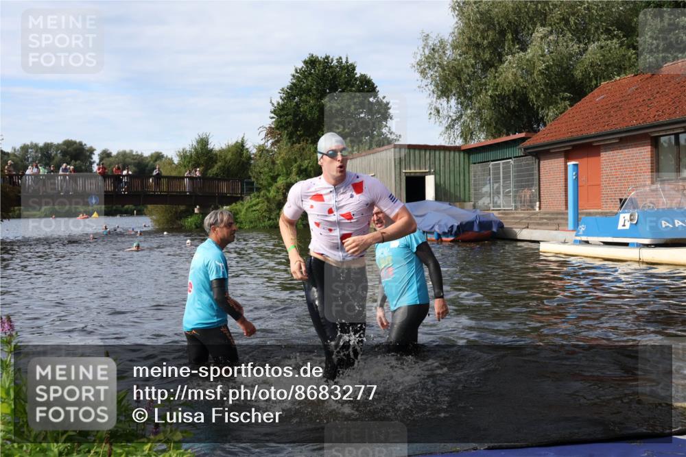 31.08.2025 - Elbe Triathlon Hamburg Luisa Fischer http://msf.ph/oto/8683277 31.08.2025 10:14:05 Schwimmen 1010 meine-sportfotos.de