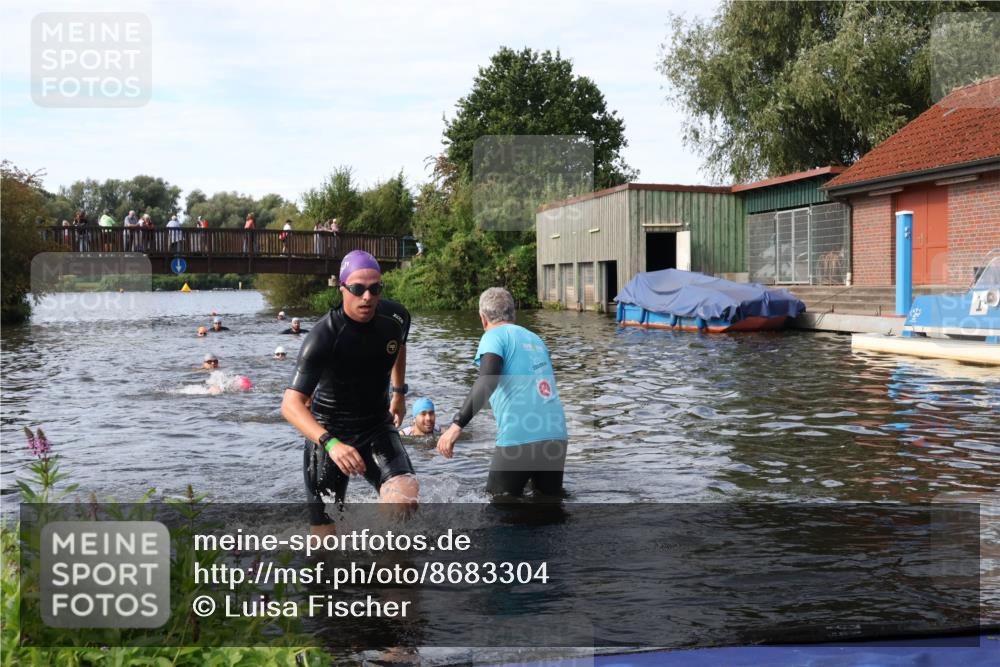 31.08.2025 - Elbe Triathlon Hamburg Luisa Fischer http://msf.ph/oto/8683304 31.08.2025 10:15:01 Schwimmen 956, 1038, 1057 meine-sportfotos.de