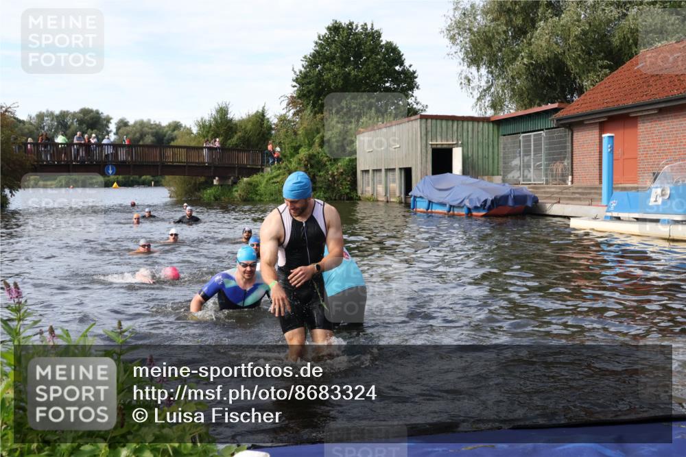31.08.2025 - Elbe Triathlon Hamburg Luisa Fischer http://msf.ph/oto/8683324 31.08.2025 10:15:06 Schwimmen 956, 1038, 1057, 1068 meine-sportfotos.de