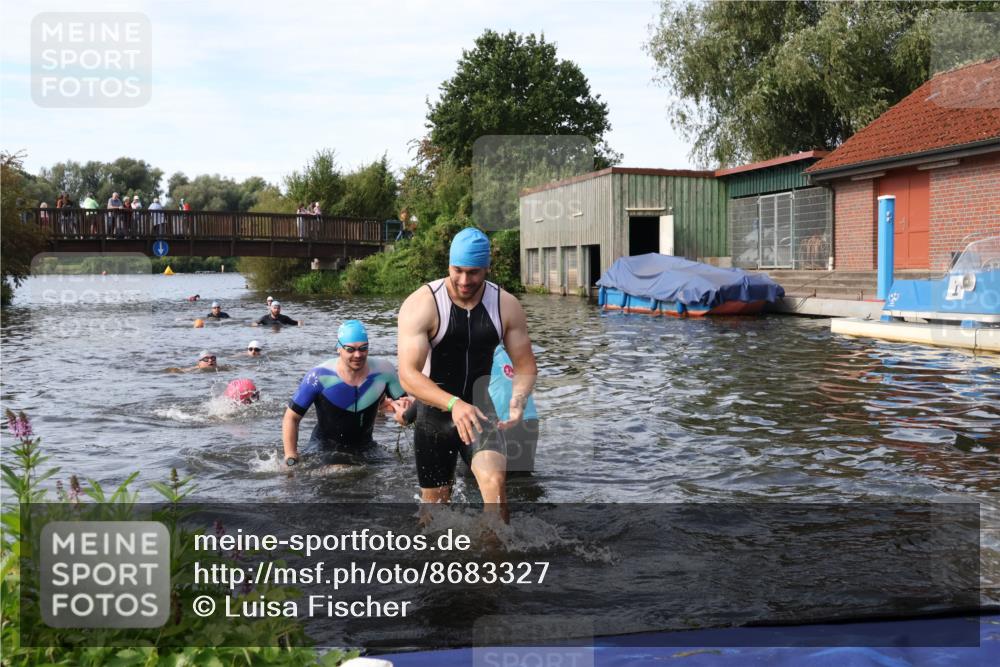 31.08.2025 - Elbe Triathlon Hamburg Luisa Fischer http://msf.ph/oto/8683327 31.08.2025 10:15:06 Schwimmen 956, 1038, 1057, 1068 meine-sportfotos.de