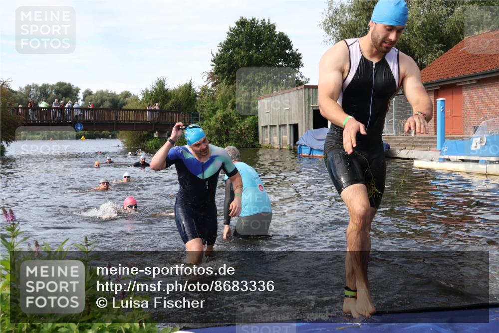 31.08.2025 - Elbe Triathlon Hamburg Luisa Fischer http://msf.ph/oto/8683336 31.08.2025 10:15:08 Schwimmen 956, 1057, 1068, 1072 meine-sportfotos.de
