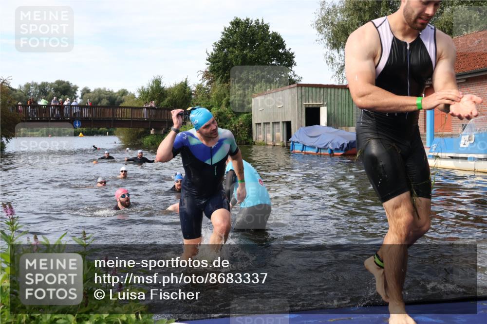 31.08.2025 - Elbe Triathlon Hamburg Luisa Fischer http://msf.ph/oto/8683337 31.08.2025 10:15:08 Schwimmen 956, 1057, 1068, 1072 meine-sportfotos.de