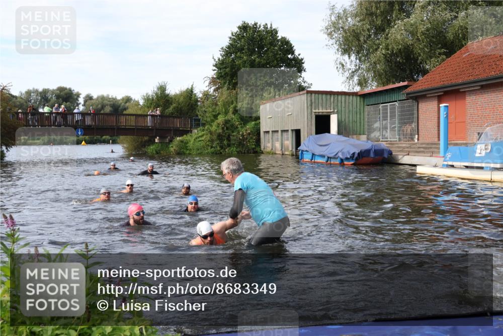 31.08.2025 - Elbe Triathlon Hamburg Luisa Fischer http://msf.ph/oto/8683349 31.08.2025 10:15:11 Schwimmen 956, 1057, 1068, 1072 meine-sportfotos.de