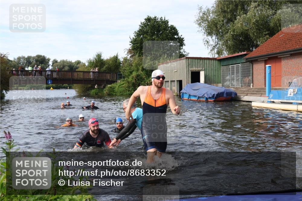 31.08.2025 - Elbe Triathlon Hamburg Luisa Fischer http://msf.ph/oto/8683352 31.08.2025 10:15:13 Schwimmen 956, 1057, 1068, 1072, 1102 meine-sportfotos.de