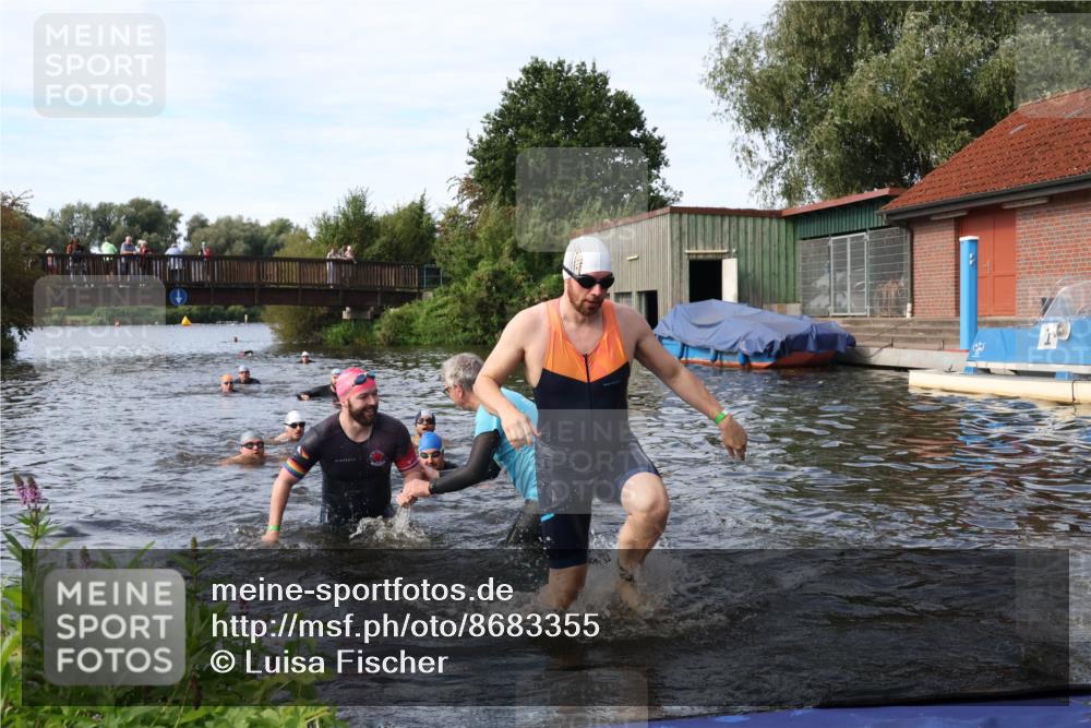 31.08.2025 - Elbe Triathlon Hamburg Luisa Fischer http://msf.ph/oto/8683355 31.08.2025 10:15:13 Schwimmen 956, 1057, 1068, 1072, 1102 meine-sportfotos.de