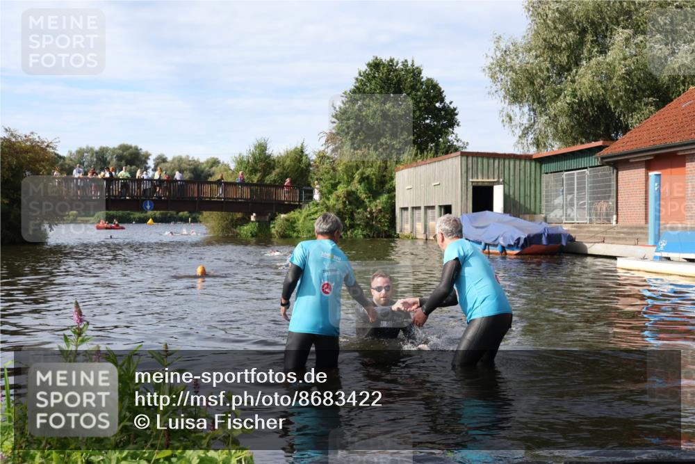 31.08.2025 - Elbe Triathlon Hamburg Luisa Fischer http://msf.ph/oto/8683422 31.08.2025 10:17:01 Schwimmen 1165 meine-sportfotos.de