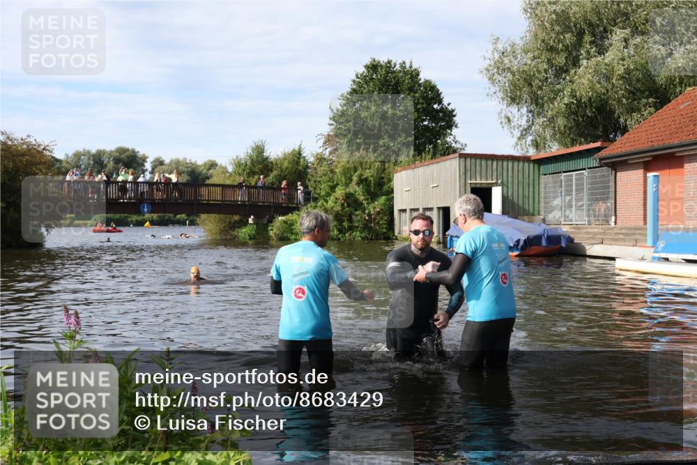 31.08.2025 - Elbe Triathlon Hamburg Luisa Fischer http://msf.ph/oto/8683429 31.08.2025 10:17:02 Schwimmen 1165 meine-sportfotos.de