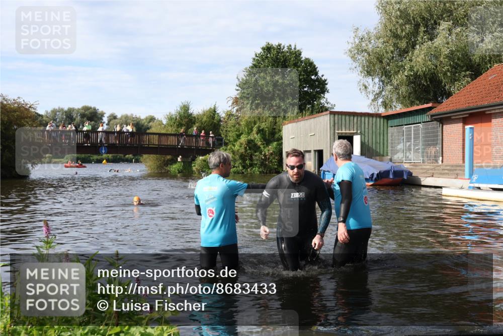 31.08.2025 - Elbe Triathlon Hamburg Luisa Fischer http://msf.ph/oto/8683433 31.08.2025 10:17:03 Schwimmen 1165 meine-sportfotos.de