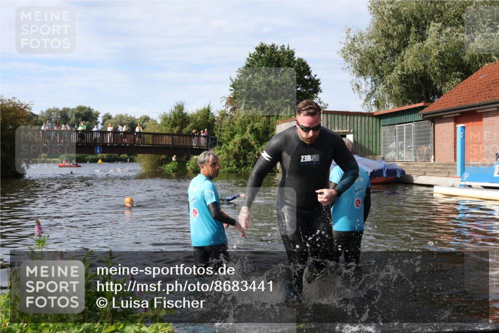 31.08.2025 - Elbe Triathlon Hamburg Luisa Fischer http://msf.ph/oto/8683441 31.08.2025 10:17:04 Schwimmen 1165 meine-sportfotos.de