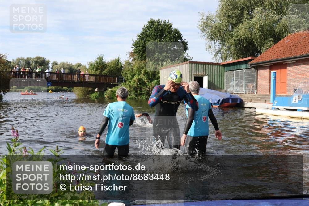 31.08.2025 - Elbe Triathlon Hamburg Luisa Fischer http://msf.ph/oto/8683448 31.08.2025 10:17:14 Schwimmen 1133, 1149 meine-sportfotos.de