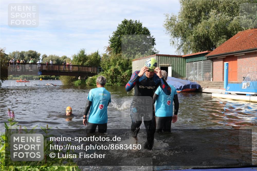 31.08.2025 - Elbe Triathlon Hamburg Luisa Fischer http://msf.ph/oto/8683450 31.08.2025 10:17:14 Schwimmen 1133, 1149 meine-sportfotos.de