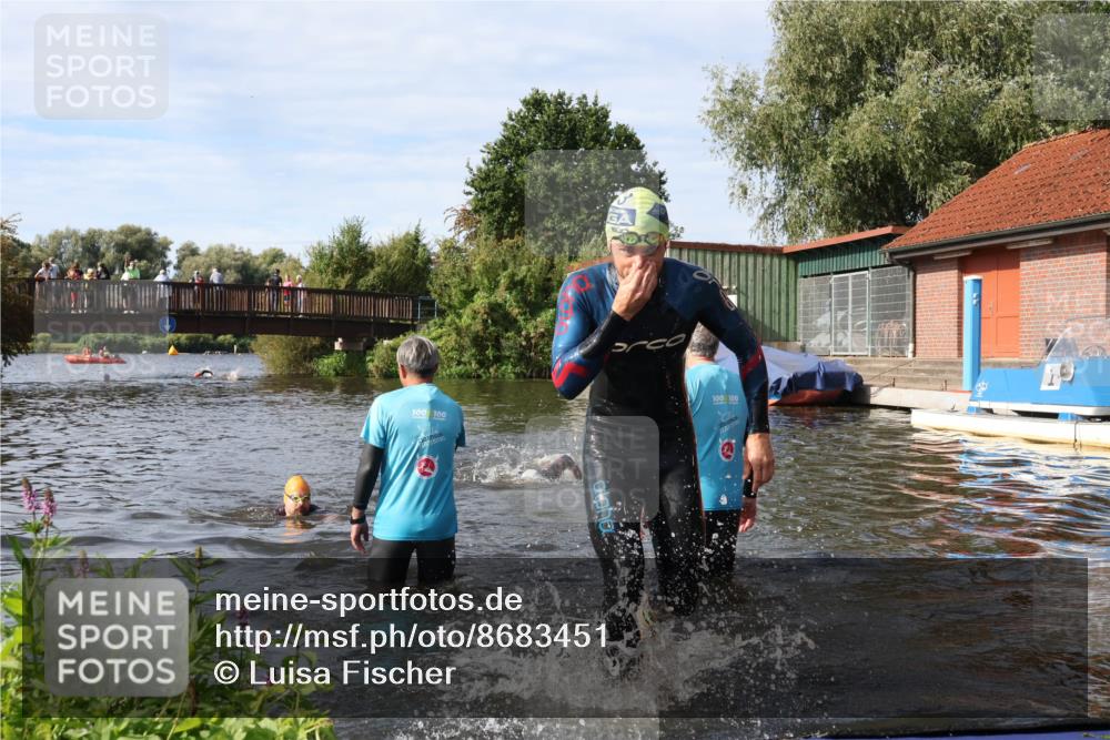 31.08.2025 - Elbe Triathlon Hamburg Luisa Fischer http://msf.ph/oto/8683451 31.08.2025 10:17:15 Schwimmen 1133, 1149 meine-sportfotos.de