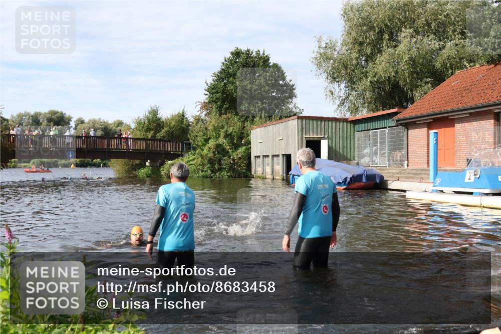 31.08.2025 - Elbe Triathlon Hamburg Luisa Fischer http://msf.ph/oto/8683458 31.08.2025 10:17:16 Schwimmen 1079, 1133, 1149 meine-sportfotos.de