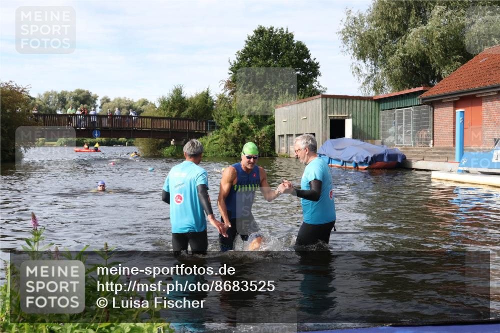 31.08.2025 - Elbe Triathlon Hamburg Luisa Fischer http://msf.ph/oto/8683525 31.08.2025 10:18:25 Schwimmen 1219 meine-sportfotos.de