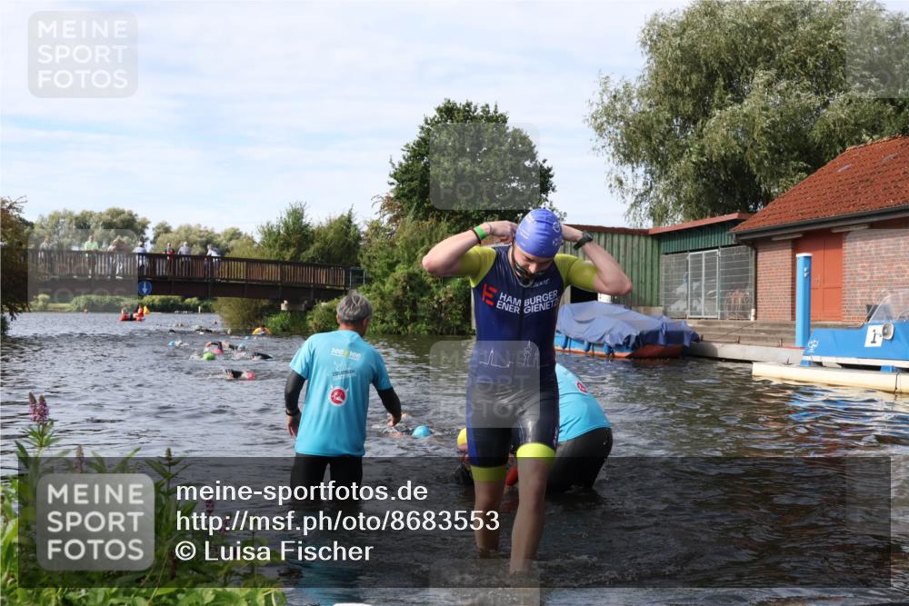 31.08.2025 - Elbe Triathlon Hamburg Luisa Fischer http://msf.ph/oto/8683553 31.08.2025 10:18:44 Schwimmen 1025, 1160, 1191 meine-sportfotos.de