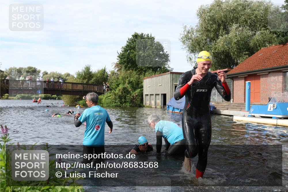 31.08.2025 - Elbe Triathlon Hamburg Luisa Fischer http://msf.ph/oto/8683568 31.08.2025 10:18:47 Schwimmen 1025, 1160, 1191 meine-sportfotos.de