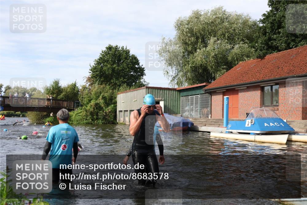 31.08.2025 - Elbe Triathlon Hamburg Luisa Fischer http://msf.ph/oto/8683578 31.08.2025 10:18:50 Schwimmen 1025, 1160, 1191 meine-sportfotos.de