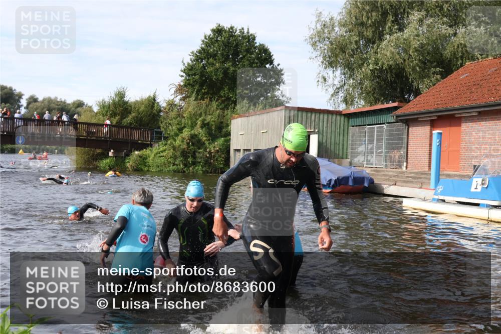 31.08.2025 - Elbe Triathlon Hamburg Luisa Fischer http://msf.ph/oto/8683600 31.08.2025 10:19:05 Schwimmen 1123, 1128, 1183, 1196 meine-sportfotos.de