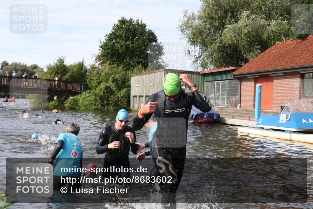 31.08.2025 - Elbe Triathlon Hamburg Luisa Fischer http://msf.ph/oto/8683602 31.08.2025 10:19:06 Schwimmen 1123, 1128, 1183, 1196 meine-sportfotos.de