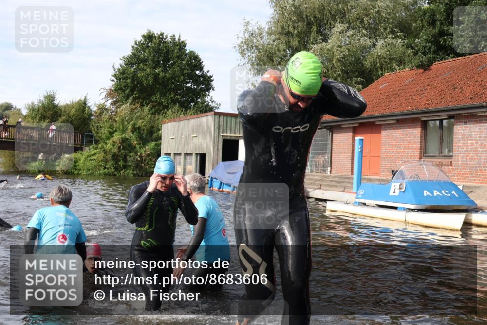 31.08.2025 - Elbe Triathlon Hamburg Luisa Fischer http://msf.ph/oto/8683606 31.08.2025 10:19:06 Schwimmen 1123, 1128, 1183, 1196 meine-sportfotos.de