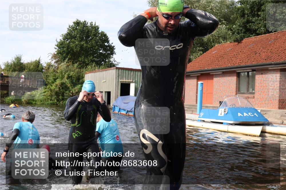 31.08.2025 - Elbe Triathlon Hamburg Luisa Fischer http://msf.ph/oto/8683608 31.08.2025 10:19:07 Schwimmen 1123, 1128, 1183, 1196 meine-sportfotos.de