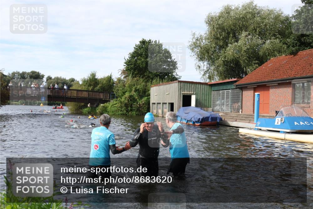 31.08.2025 - Elbe Triathlon Hamburg Luisa Fischer http://msf.ph/oto/8683620 31.08.2025 10:19:15 Schwimmen 1123, 1202 meine-sportfotos.de