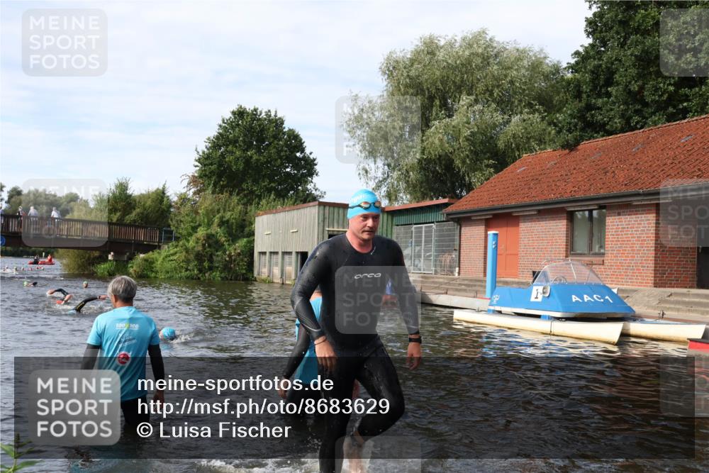 31.08.2025 - Elbe Triathlon Hamburg Luisa Fischer http://msf.ph/oto/8683629 31.08.2025 10:19:16 Schwimmen 1123, 1202 meine-sportfotos.de