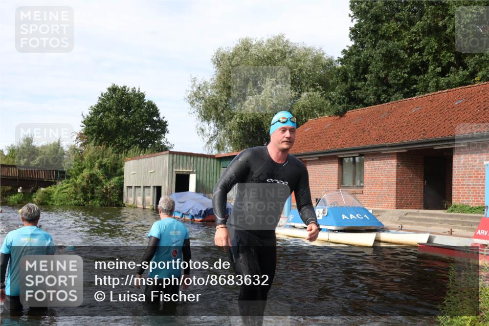 31.08.2025 - Elbe Triathlon Hamburg Luisa Fischer http://msf.ph/oto/8683632 31.08.2025 10:19:17 Schwimmen 1123, 1202 meine-sportfotos.de