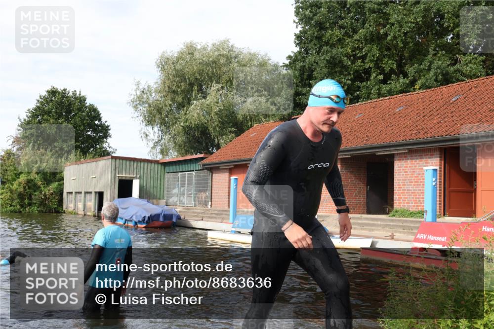 31.08.2025 - Elbe Triathlon Hamburg Luisa Fischer http://msf.ph/oto/8683636 31.08.2025 10:19:18 Schwimmen 1123, 1202 meine-sportfotos.de