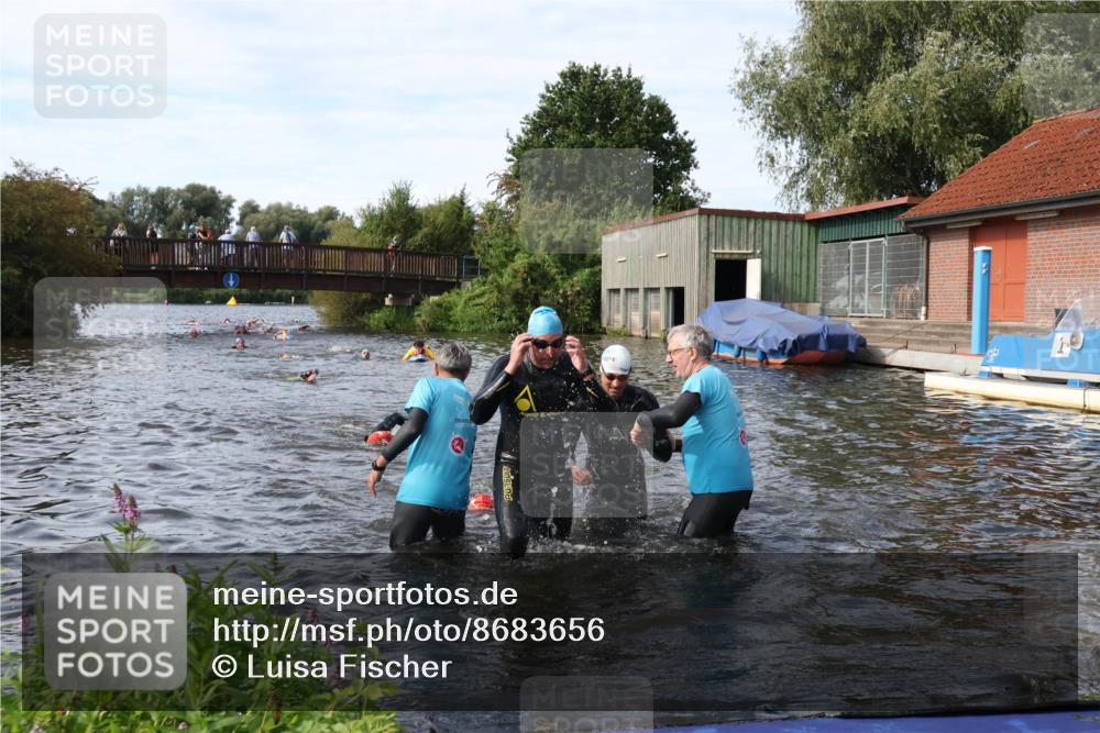 31.08.2025 - Elbe Triathlon Hamburg Luisa Fischer http://msf.ph/oto/8683656 31.08.2025 10:19:33 Schwimmen 1155, 1164, 1187, 1209 meine-sportfotos.de