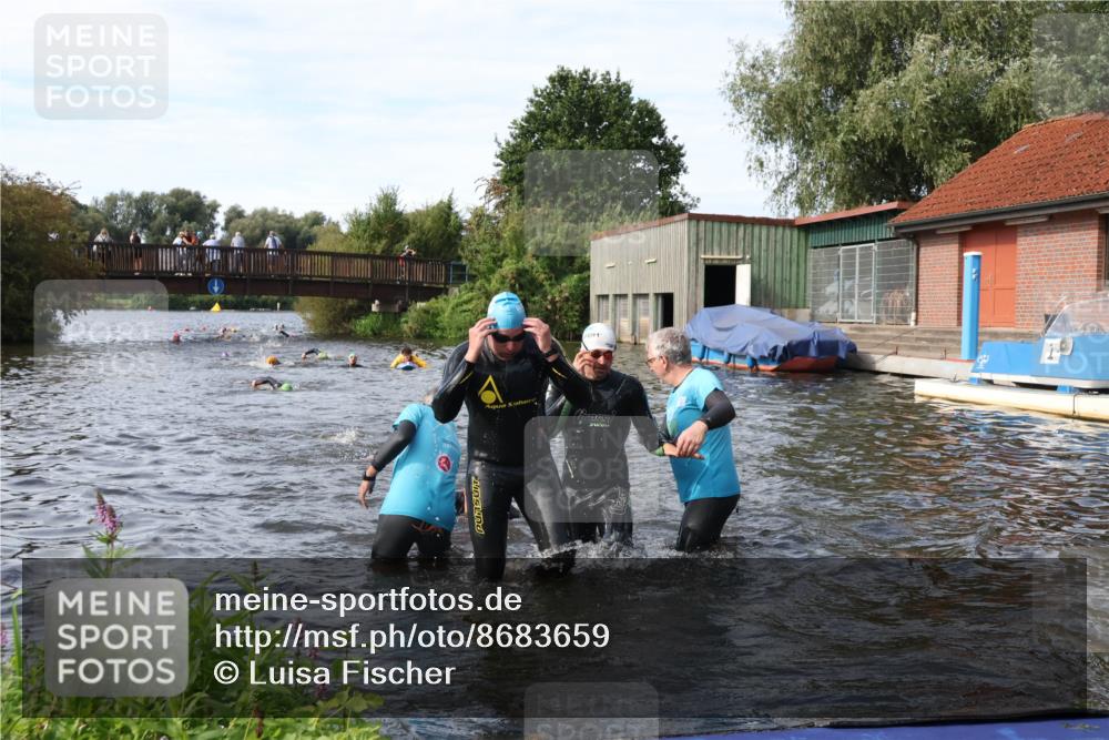 31.08.2025 - Elbe Triathlon Hamburg Luisa Fischer http://msf.ph/oto/8683659 31.08.2025 10:19:34 Schwimmen 1155, 1164, 1209 meine-sportfotos.de