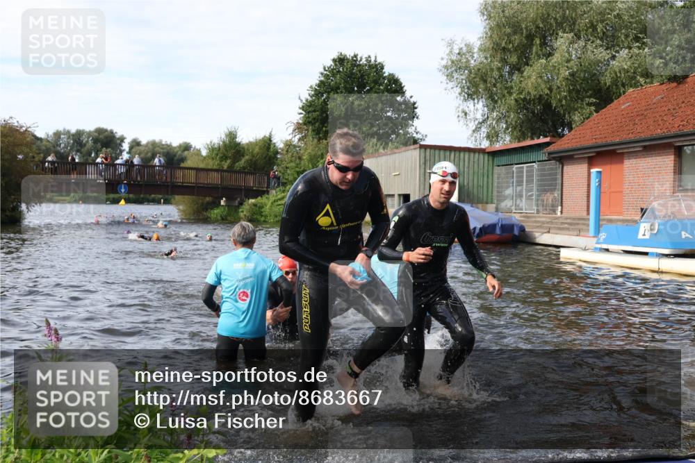 31.08.2025 - Elbe Triathlon Hamburg Luisa Fischer http://msf.ph/oto/8683667 31.08.2025 10:19:35 Schwimmen 1155, 1164, 1209 meine-sportfotos.de