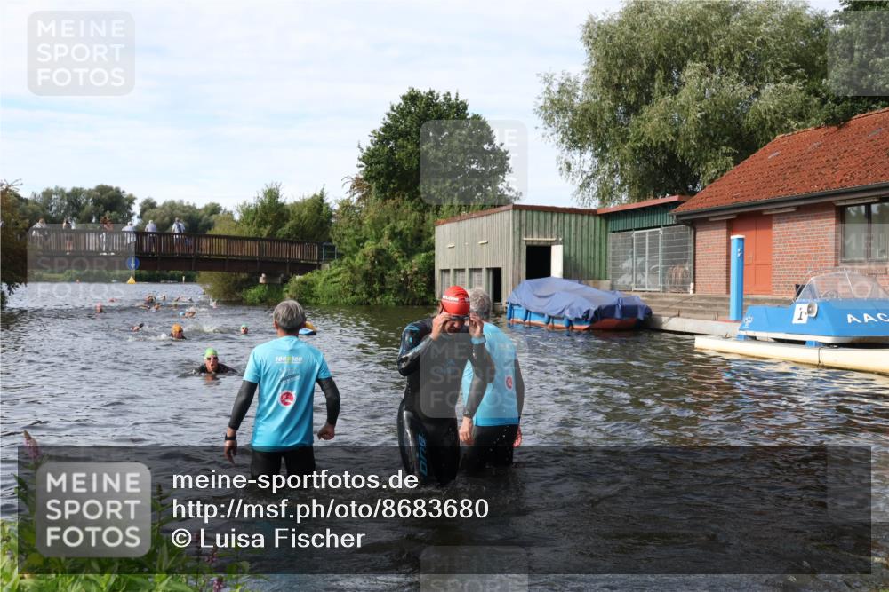 31.08.2025 - Elbe Triathlon Hamburg Luisa Fischer http://msf.ph/oto/8683680 31.08.2025 10:19:41 Schwimmen 1155, 1164, 1209 meine-sportfotos.de