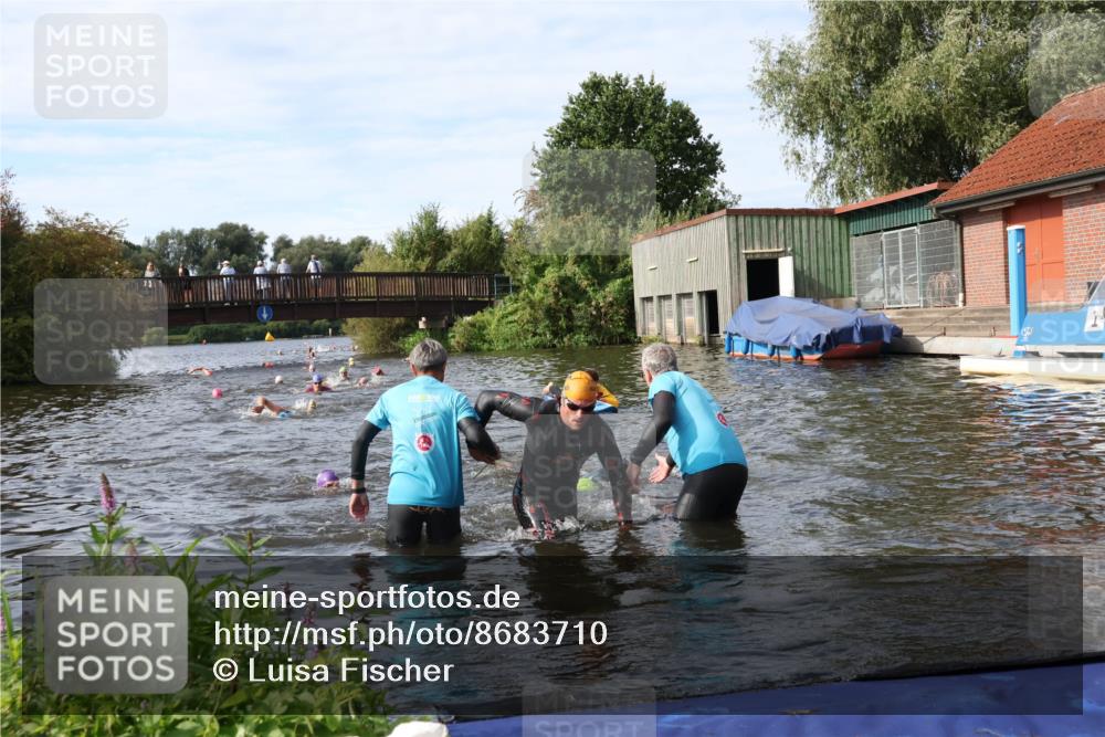 31.08.2025 - Elbe Triathlon Hamburg Luisa Fischer http://msf.ph/oto/8683710 31.08.2025 10:20:01 Schwimmen 1185, 1208, 1445 meine-sportfotos.de