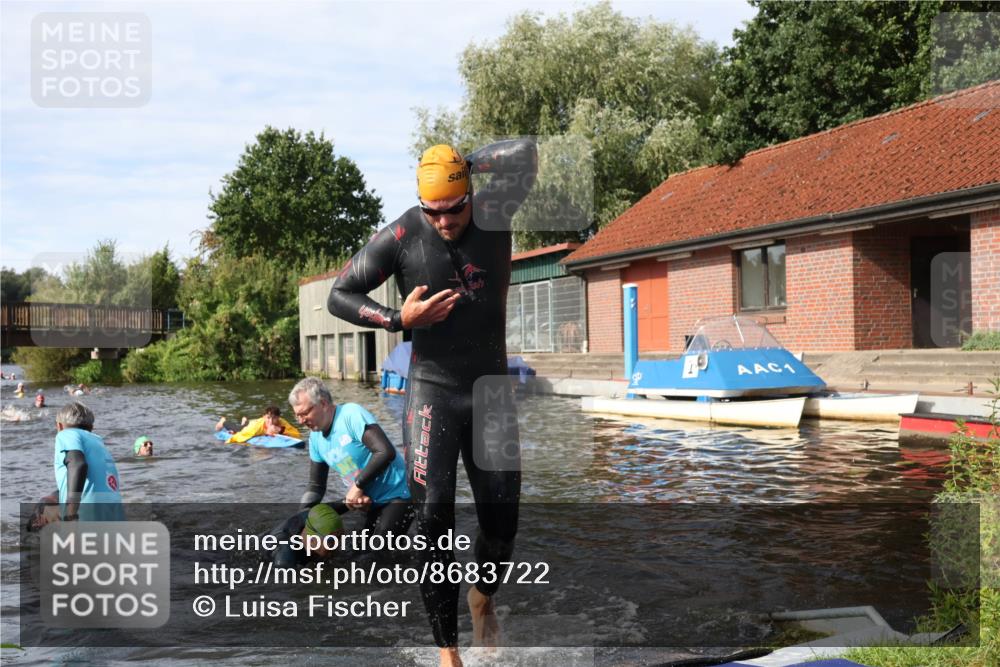 31.08.2025 - Elbe Triathlon Hamburg Luisa Fischer http://msf.ph/oto/8683722 31.08.2025 10:20:04 Schwimmen 1185, 1208, 1445 meine-sportfotos.de