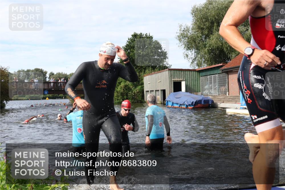 31.08.2025 - Elbe Triathlon Hamburg Luisa Fischer http://msf.ph/oto/8683809 31.08.2025 10:20:34 Schwimmen 1121, 1127, 1140, 1180, 1216, 1224 meine-sportfotos.de