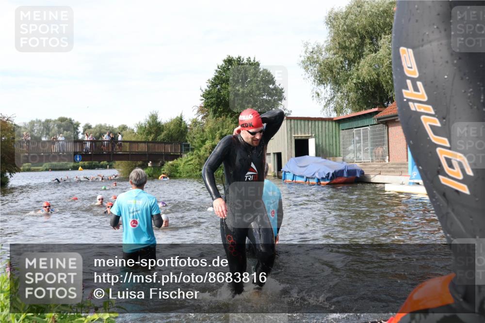 31.08.2025 - Elbe Triathlon Hamburg Luisa Fischer http://msf.ph/oto/8683816 31.08.2025 10:20:35 Schwimmen 1121, 1127, 1140, 1180, 1216, 1224 meine-sportfotos.de