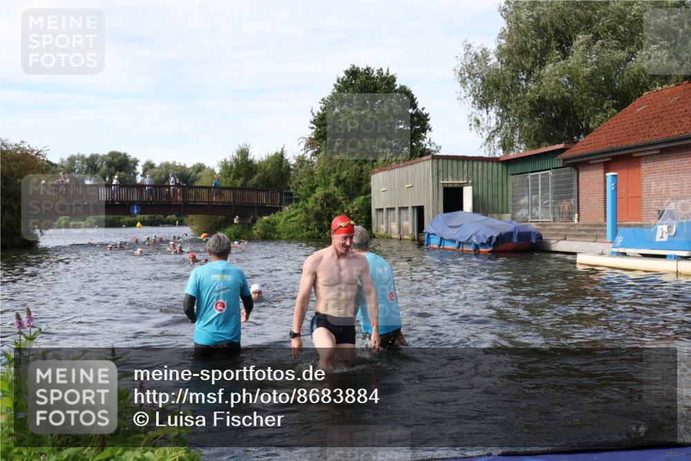 31.08.2025 - Elbe Triathlon Hamburg Luisa Fischer http://msf.ph/oto/8683884 31.08.2025 10:20:59 Schwimmen 1132, 1174, 1241, 1245 meine-sportfotos.de