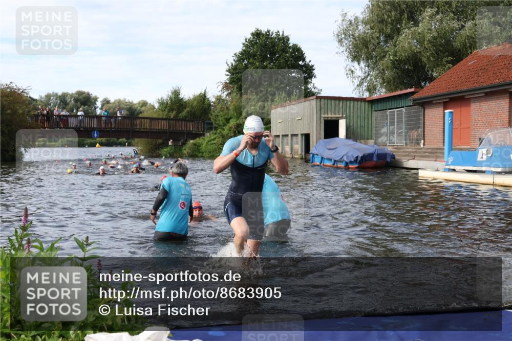31.08.2025 - Elbe Triathlon Hamburg Luisa Fischer http://msf.ph/oto/8683905 31.08.2025 10:21:08 Schwimmen 1116, 1132, 1184, 1245 meine-sportfotos.de