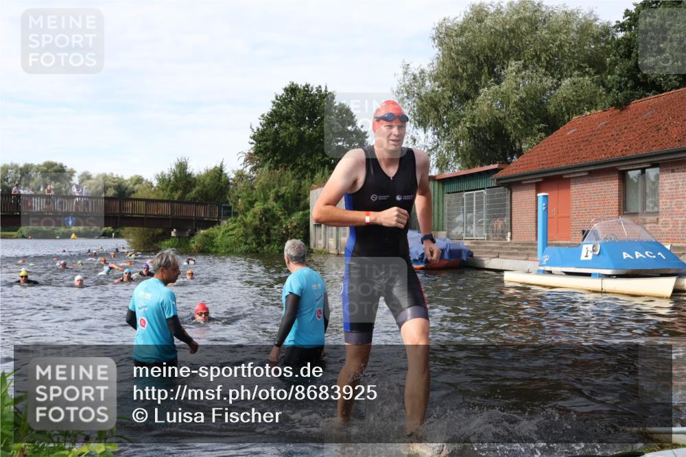 31.08.2025 - Elbe Triathlon Hamburg Luisa Fischer http://msf.ph/oto/8683925 31.08.2025 10:21:14 Schwimmen 1116, 1136, 1184 meine-sportfotos.de