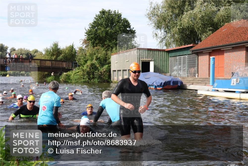 31.08.2025 - Elbe Triathlon Hamburg Luisa Fischer http://msf.ph/oto/8683937 31.08.2025 10:21:30 Schwimmen 1112, 1169, 1195, 1205, 1213 meine-sportfotos.de