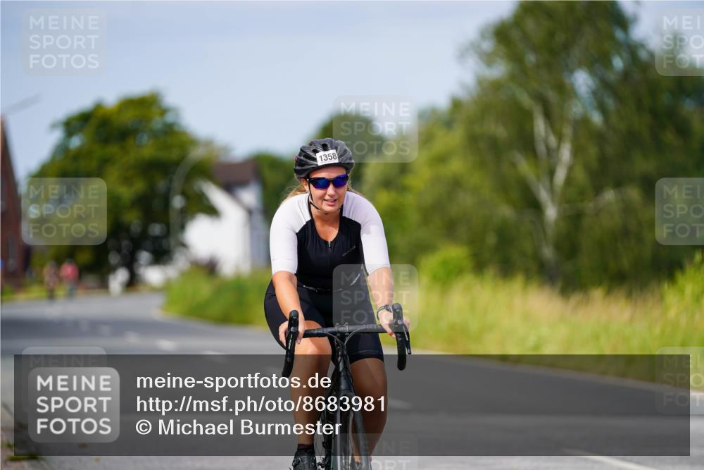 31.08.2025 - Elbe Triathlon Hamburg Michael Burmester http://msf.ph/oto/8683981 31.08.2025 11:16:03 Radfahren 1353, 1358 meine-sportfotos.de